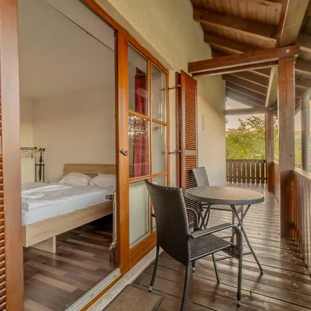 Chrysantihof - 390 Mit Pool & Sauna Апартаменты *